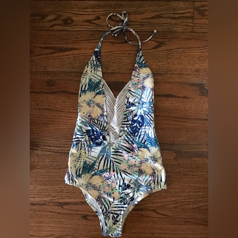 Roxy one-piece halter bathing suit. Only worn once! Excellent condition!